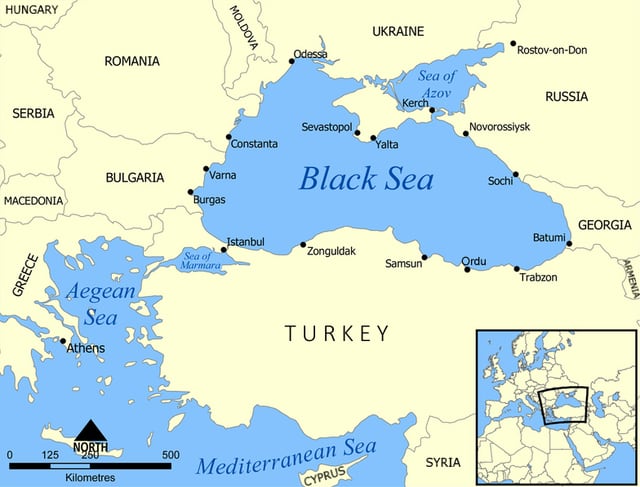 Schematická mapa Černého moře mezi Ukrajinou, Tureckem, Rumunskem, Bulharskem, Gruzií a dalšími státy s vyznačenými přístavy.
