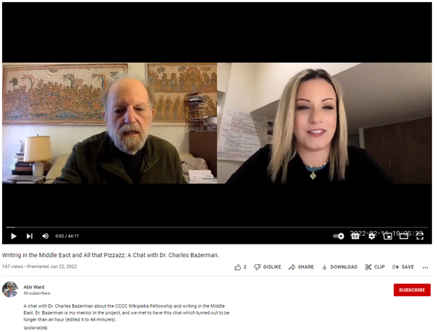 Na obrazovce videohovoru jsou dva účastníci, kteří spolu mluví na dálku.